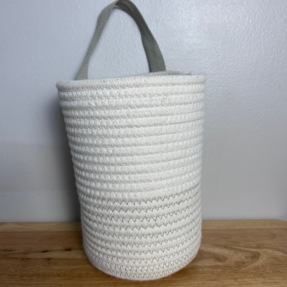 Elegant Cream Woven Basket - Picture 2 of 4